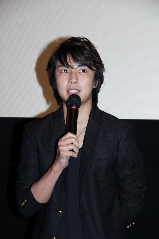 AKB48のさきっちょこと松井咲子ヒロインを務めた映画『ビンゴ』の初日舞台あいさつ（2枚目）