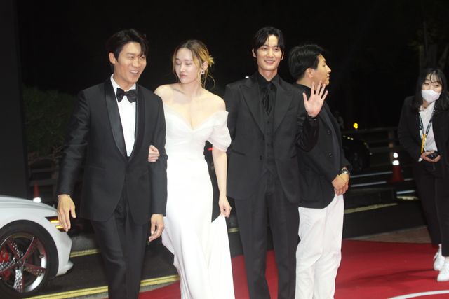 ピョン・ヨハン、チョン・イル、チョン・ヨビン、加瀬亮…アジアのスターが釜山国際映画祭レッドカーペットに集結（9枚目）