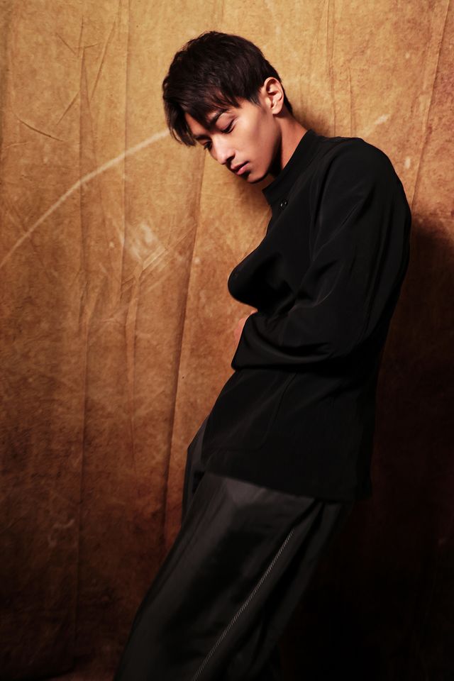 横浜流星、実は地味顔を自認!?『ヴィレッジ』撮り下ろしカット＜12枚＞（12枚目）