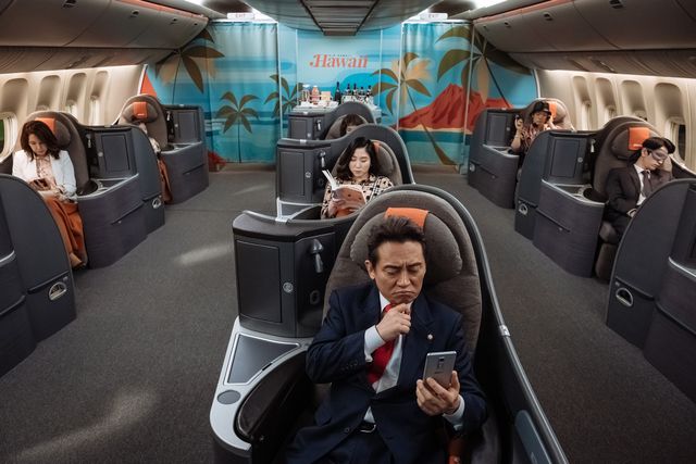 ハイジャックされたハワイ行きの旅客機が舞台『ノンストップ』場面写真（6枚目）