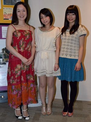 （写真左より）正木佐和、大崎由希、佐藤睦