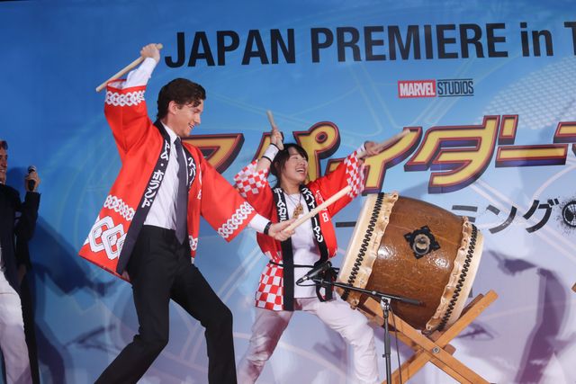 トム・ホランドが和太鼓に挑戦！『スパイダーマン：ホームカミング』ジャパンプレミアイベント（4枚目）