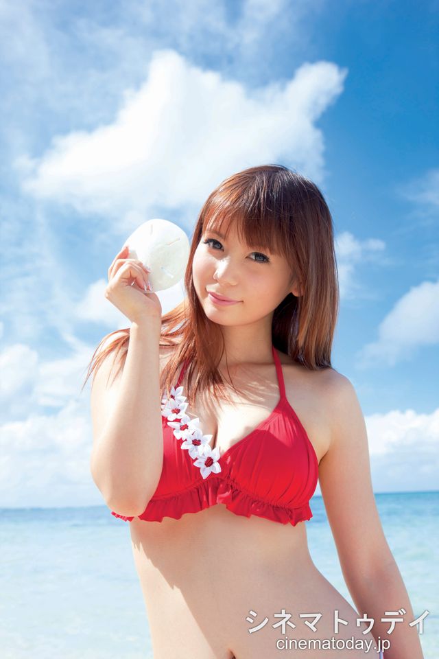 Amazon.co.jp: 中川翔子 ギザ10 初版 写真集 : おもちゃ