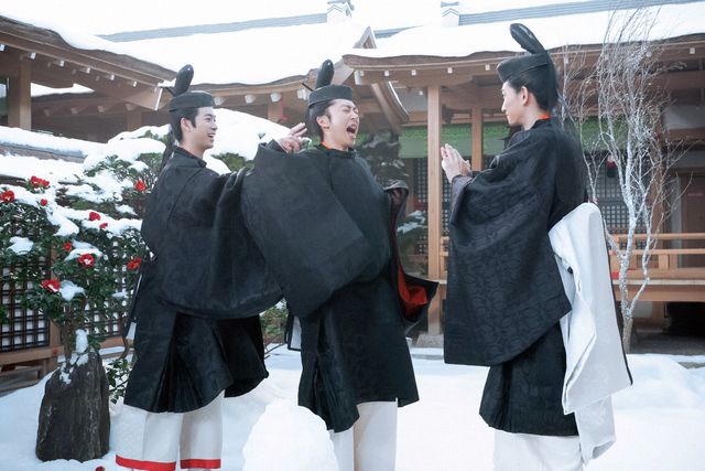 道隆（井浦新）の次男・隆家（竜星涼）らが集い…「光る君へ」第16回「華の影」場面写真（3枚目）