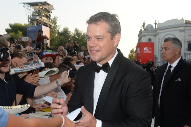 マット・デイモン、美人妻と手つなぎレッドカーペット！（6枚目）