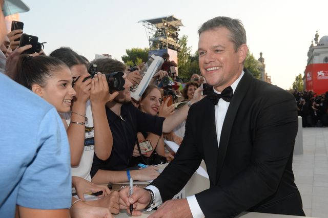 マット・デイモン、美人妻と手つなぎレッドカーペット！（8枚目）