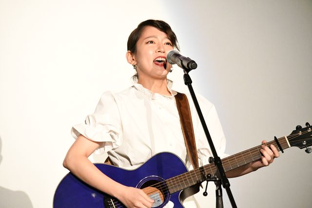 吉岡里帆、人生初ライブに大興奮！映画『音量を上げろタコ！なに歌ってんのか全然わかんねぇんだよ!!』一夜限りのライブイベント（9枚目）