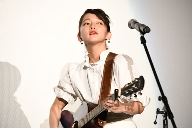吉岡里帆、人生初ライブに大興奮！映画『音量を上げろタコ！なに歌ってんのか全然わかんねぇんだよ!!』一夜限りのライブイベント（14枚目）