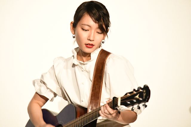 吉岡里帆、人生初ライブに大興奮！映画『音量を上げろタコ！なに歌ってんのか全然わかんねぇんだよ!!』一夜限りのライブイベント（20枚目）