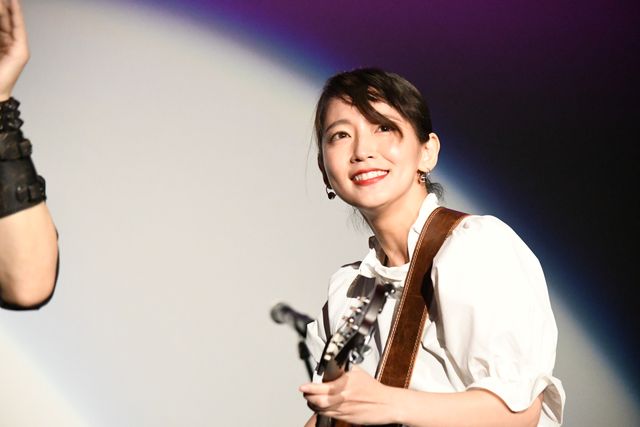 吉岡里帆、人生初ライブに大興奮！映画『音量を上げろタコ！なに歌ってんのか全然わかんねぇんだよ!!』一夜限りのライブイベント（23枚目）