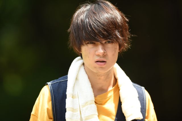 はしゃぐ佐野勇斗＆鈴木伸之！ドラマ「俺たちはあぶなくない～クールにさぼる刑事たち」第3話場面カット（3枚目）