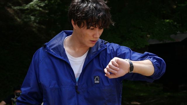 はしゃぐ佐野勇斗＆鈴木伸之！ドラマ「俺たちはあぶなくない～クールにさぼる刑事たち」第3話場面カット（8枚目）