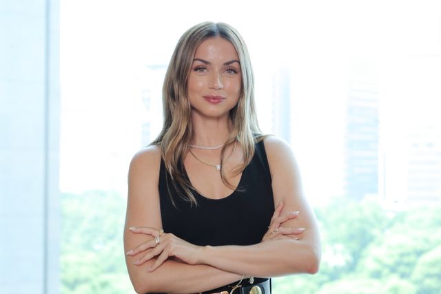 圧倒的な美しさ！来日したアナ・デ・アルマス撮り下ろし（28枚目）