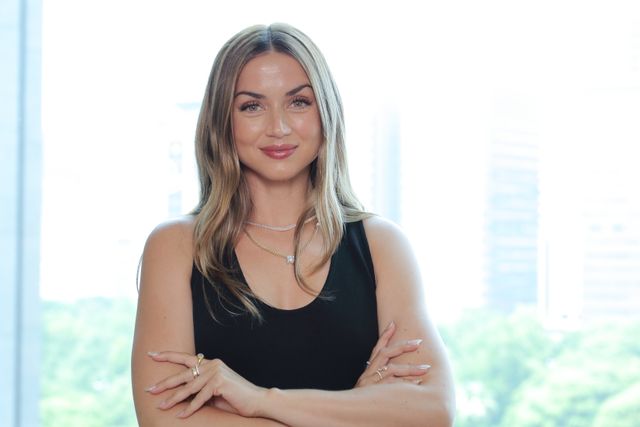 圧倒的な美しさ！来日したアナ・デ・アルマス撮り下ろし（30枚目）