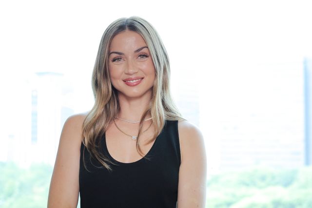 圧倒的な美しさ！来日したアナ・デ・アルマス撮り下ろし（32枚目）