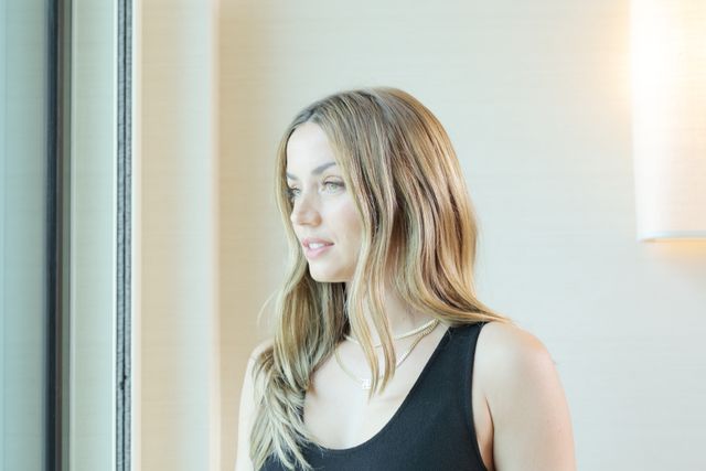 圧倒的な美しさ！来日したアナ・デ・アルマス撮り下ろし（41枚目）