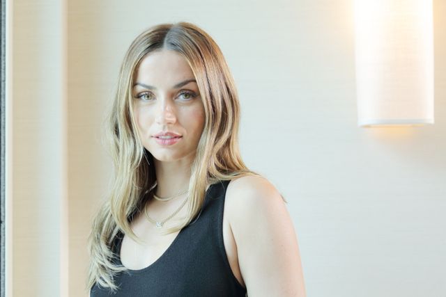 圧倒的な美しさ！来日したアナ・デ・アルマス撮り下ろし（42枚目）