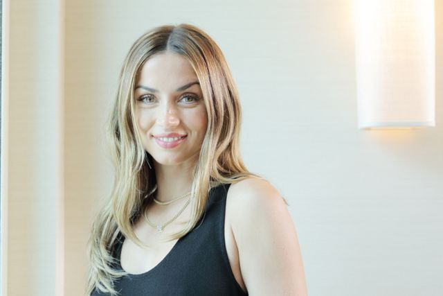 圧倒的な美しさ！来日したアナ・デ・アルマス撮り下ろし（43枚目）