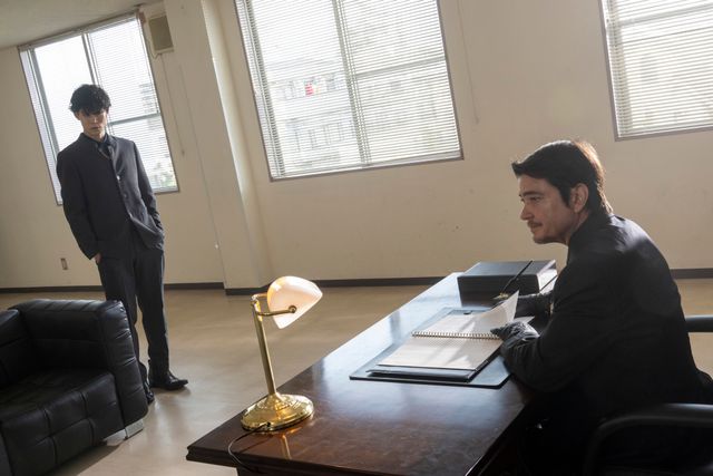 謎の男“ジーク”の正体とは…「仮面ライダーゼッツ」第27話場面カット（4枚目）