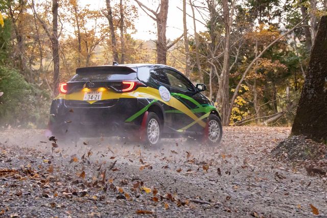 森崎ウィンの真剣なまなざし！映画『僕と彼女とラリーと』場面カット（7枚目）