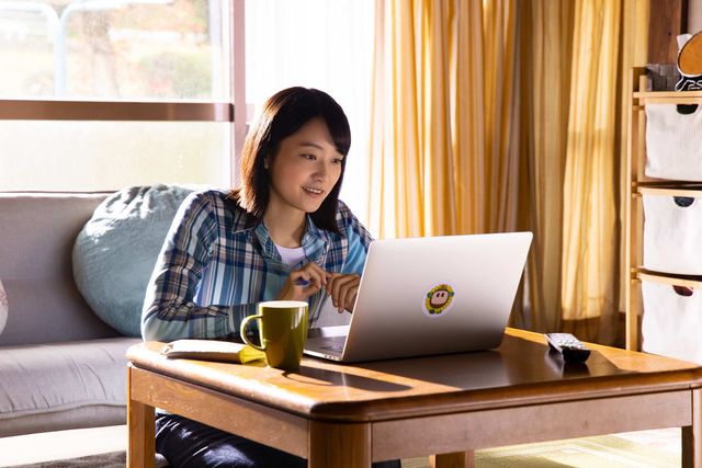 森崎ウィンの真剣なまなざし！映画『僕と彼女とラリーと』場面カット（8枚目）