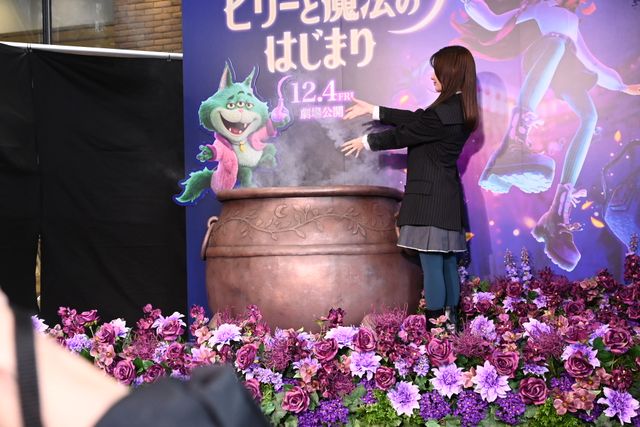 生田斗真、畑芽育の“魔法”で大釜から登場『ビリーと魔法のはじまり』ハロウィンイベント（5枚目）