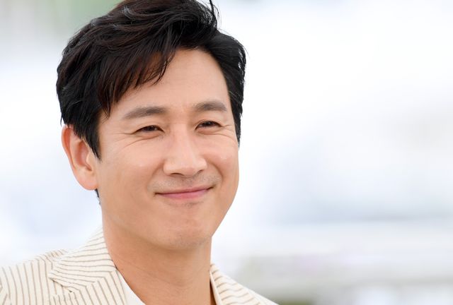 イ・ソンギュンさん（5枚目）