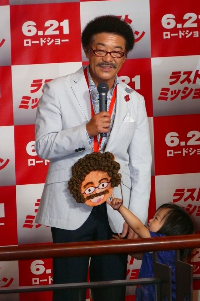 具志堅用高の孫のかわいさにKO！フォトギャラリー：フォトギャラリー