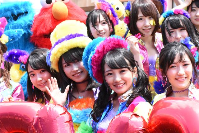 記者発表に出席したAKB48グループのメンバー（宮脇咲良、横山由依、向井地美音、渡辺麻友ら）