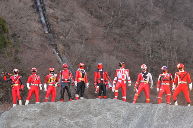 宇宙海賊vs世界海賊！『ゼンキラセンパイ』ゴーカイレッドがゾックス＆フリントに迫る（5枚目）