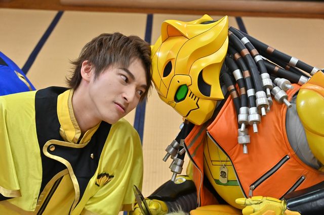 宇宙海賊vs世界海賊！『ゼンキラセンパイ』ゴーカイレッドがゾックス＆フリントに迫る（6枚目）