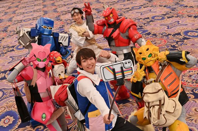 宇宙海賊vs世界海賊！『ゼンキラセンパイ』ゴーカイレッドがゾックス＆フリントに迫る（8枚目）