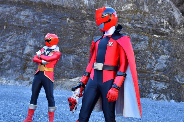 宇宙海賊vs世界海賊！『ゼンキラセンパイ』ゴーカイレッドがゾックス＆フリントに迫る（10枚目）