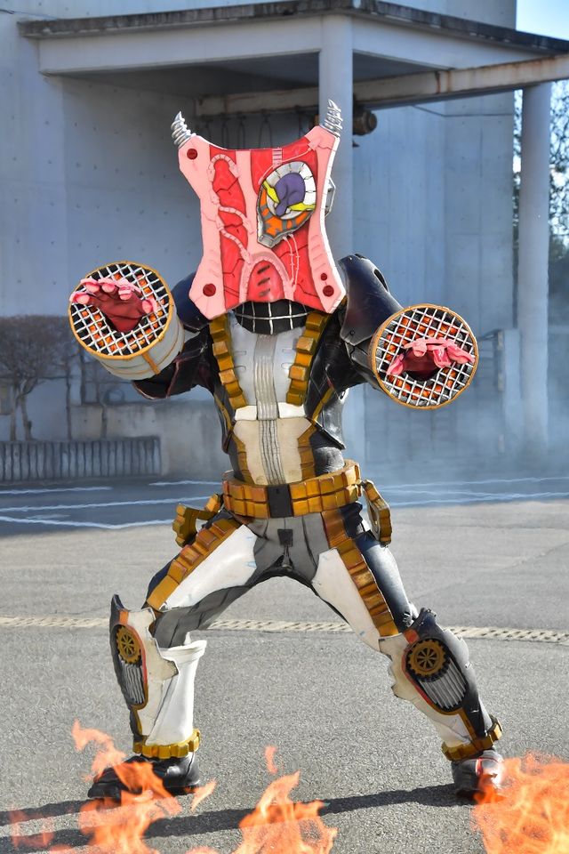 宇宙海賊vs世界海賊！『ゼンキラセンパイ』ゴーカイレッドがゾックス＆フリントに迫る（12枚目）