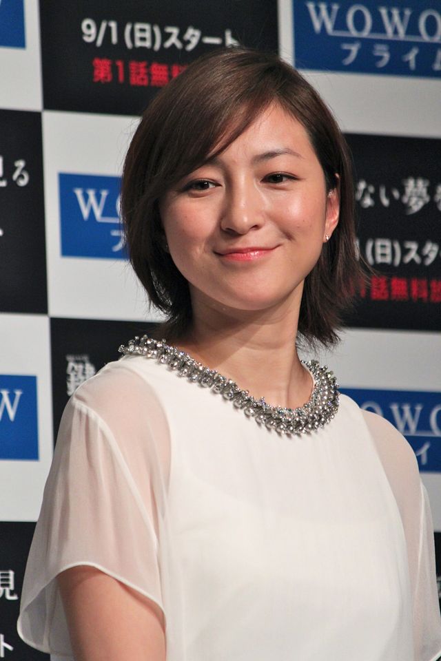 白の衣装で集結！広末＆倉科＆成海＆木村＆高梨の記者会見フォトギャラリー（3枚目）