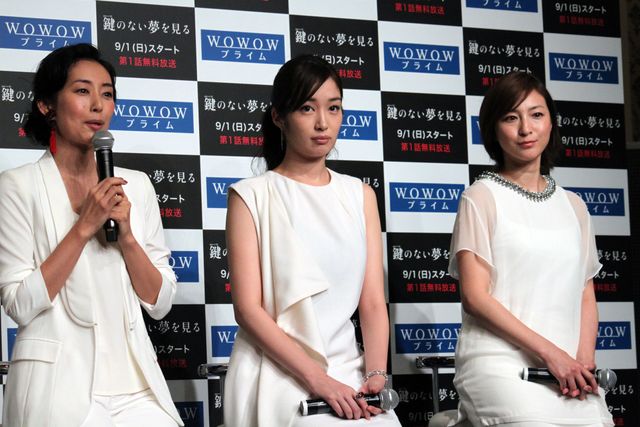 白の衣装で集結！広末＆倉科＆成海＆木村＆高梨の記者会見フォトギャラリー（4枚目）