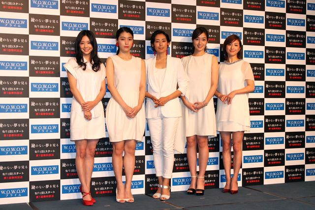 白の衣装で集結！広末＆倉科＆成海＆木村＆高梨の記者会見フォトギャラリー（6枚目）