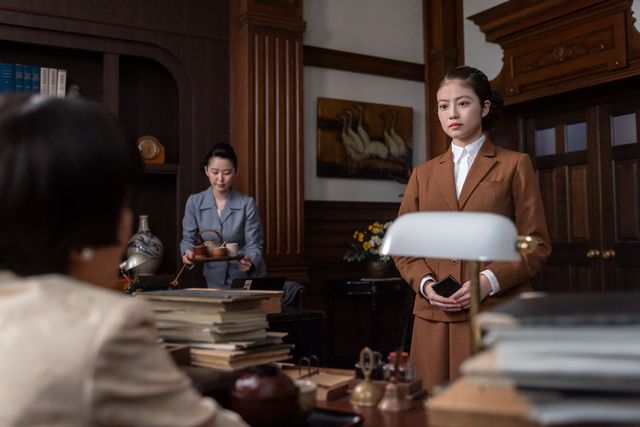 のぶ（今田美桜）が嵩（北村匠海）の髪を切り…「あんぱん」第20週「見上げてごらん夜の星を」第96回（5枚目）