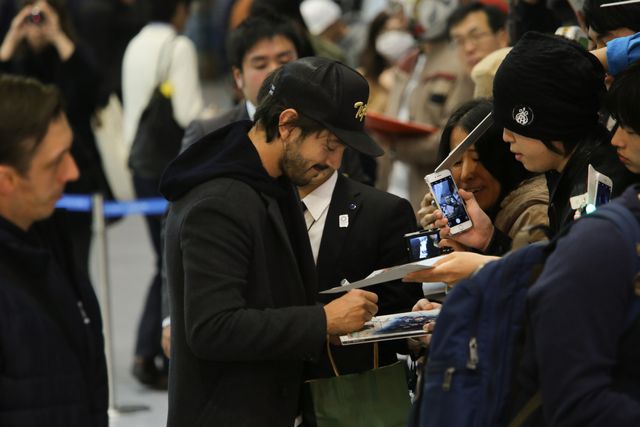 『スター・ウォーズ』イケメンラテン俳優が来日！フォトギャラリー（4枚目）