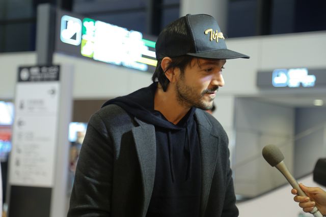 『スター・ウォーズ』イケメンラテン俳優が来日！フォトギャラリー（6枚目）