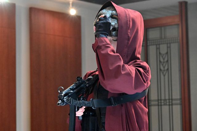 嘘だろ…「新空港占拠」初回からまさかの裏切り　第1話場面写真【ネタバレあり】（2枚目）