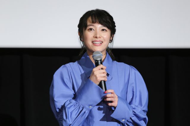 清野菜名ちゃんに誕生日プレゼント！『パーフェクト・レボリューション』初日舞台あいさつ（6枚目）