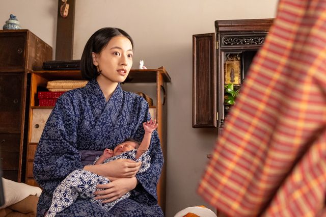 【画像8枚】朝ドラ「風、薫る」りん（見上愛）が直美（上坂樹里）を支えて…第109回場面写真（2枚目）
