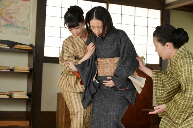 【画像12枚】朝ドラ「風、薫る」直美（上坂樹里）がふらついて…第107回場面写真：フォトギャラリー