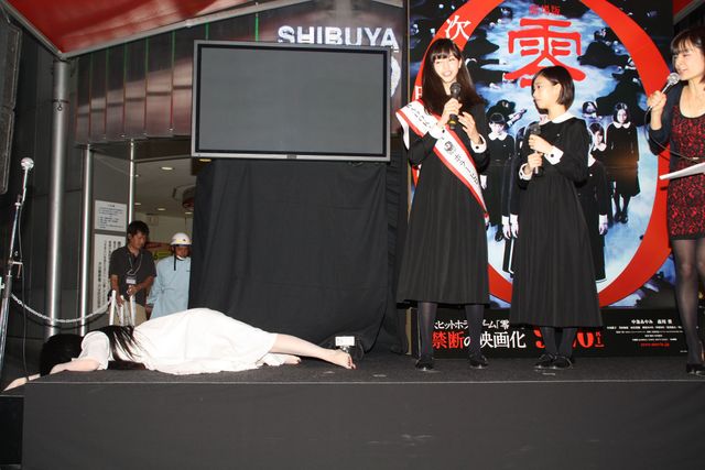 貞子と超美少女がキス！まさに禁断のフォトギャラリー（9枚目）