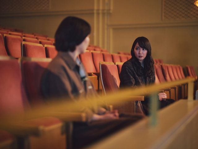 松たか子＆松村北斗、切なさあふれる『ファーストキス 1ST KISS』場面写真＜11枚＞（5枚目）