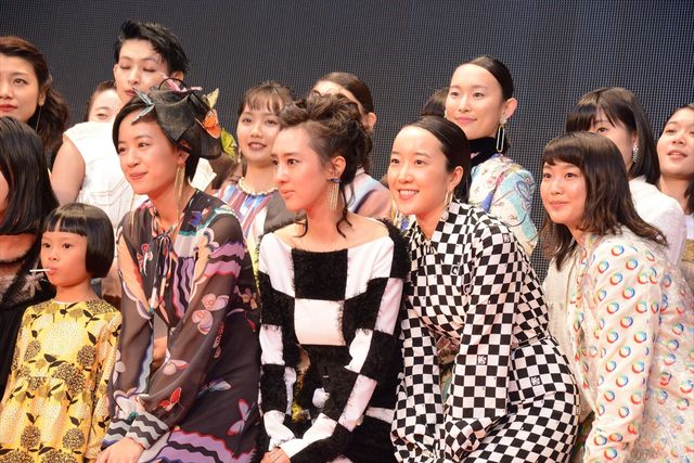 華やか！レッドカーペットに豪華ゲストが登場！（2枚目）