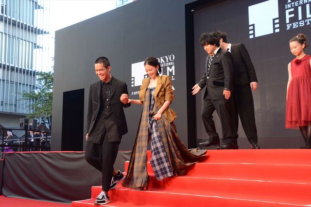 華やか！レッドカーペットに豪華ゲストが登場！（4枚目）