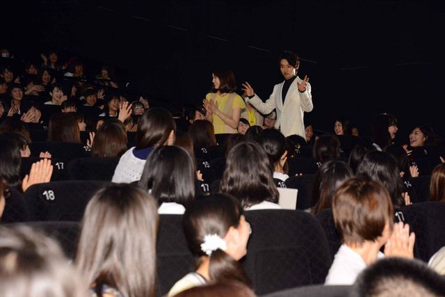 山崎賢人＆二階堂ふみ、最後の舞台あいさつで互いに言葉送る…映画『オオカミ少女と黒王子』大ヒット御礼舞台あいさつフォトギャラリー（13枚目）