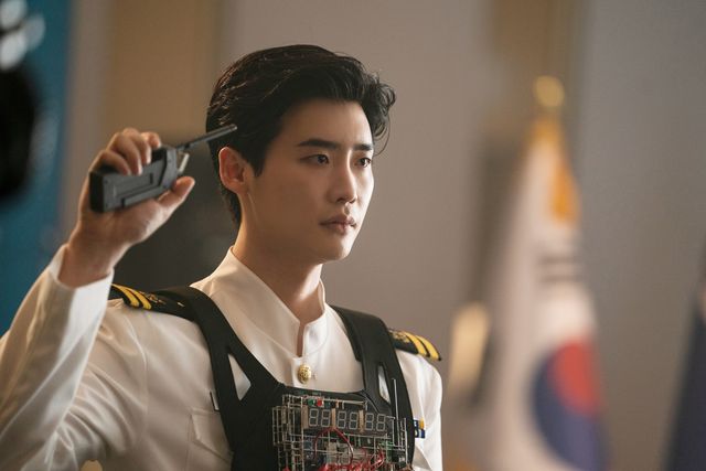 イ・ジョンソクが爆弾魔に！映画『デシベル』場面写真：フォトギャラリー